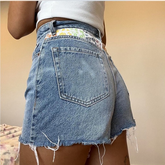 Pacsun high waisted light wash denim shorts with floral embroidery in the back - Picture 2 of 8